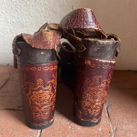 VINTAGE | Leather Sandals - Picture 4 of 9